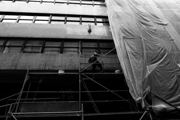 Ravalement de façade à villeneuve-loubet : améliorez votre bien