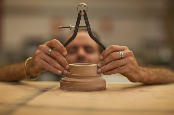 Techniques incontournables pour exceller dans le tournage sur bois